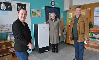 Filtert die Schadstoffe aus der Luft: Kirsten Farthmann, Ulrich Engelen und Dirk Nothoff freuen sich über den "Miele Air Control". - Ludger Osterkamp Filtert die Schadstoffe aus der Luft: Kirsten Farthmann, Ulrich Engelen und Dirk Nothoff freuen sich über den "Miele Air Control". - Ludger Osterkamp