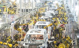 Chinesische E-Autos sind nach Angaben der EU-Kommission normalerweise rund 20 Prozent günstiger als in der EU hergestellte Modelle. (Archivbild) - Xiao Yijiu/Xinhua/dpa Chinesische E-Autos sind nach Angaben der EU-Kommission normalerweise rund 20 Prozent günstiger als in der EU hergestellte Modelle. (Archivbild) - Xiao Yijiu/Xinhua/dpa