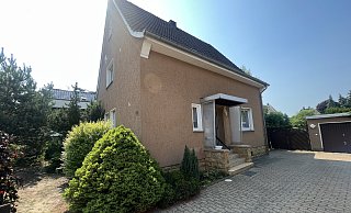 An dem Elternhaus von Marion S. aus Steinhagen verliert sich ihre Spur. Mittwoch parkte sie hier noch mit ihrem Auto vor der Tür. Nachmittags war sie nicht mehr da. - Wolfgang Wotke An dem Elternhaus von Marion S. aus Steinhagen verliert sich ihre Spur. Mittwoch parkte sie hier noch mit ihrem Auto vor der Tür. Nachmittags war sie nicht mehr da. - Wolfgang Wotke
