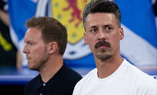 Sandro Wagner (rechts) war vor seinem Job in Augsburg der Assistent von Bundestrainer Julian Nagelsmann. (Archivfoto) - Sven Hoppe/dpa Sandro Wagner (rechts) war vor seinem Job in Augsburg der Assistent von Bundestrainer Julian Nagelsmann. (Archivfoto) - Sven Hoppe/dpa