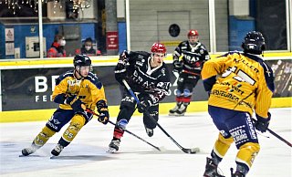 Matyas Kovacs und die Herforder Ice Dragons sind zurück auf dem Eis und treffen gleich im ersten Spiel nach Ende der Quarantäne auf die Rostock Piranhas. - Yvonne Gottschlich Matyas Kovacs und die Herforder Ice Dragons sind zurück auf dem Eis und treffen gleich im ersten Spiel nach Ende der Quarantäne auf die Rostock Piranhas. - Yvonne Gottschlich