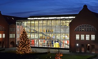 Oetker lädt zu ersten Weihnachtsmarkt in sein Firmenmuseum ein. Das Angebot für Fans des Backspezialisten hat jedoch seinen Preis. - Dr. August Oetker Nahrungsmittel KG Oetker lädt zu ersten Weihnachtsmarkt in sein Firmenmuseum ein. Das Angebot für Fans des Backspezialisten hat jedoch seinen Preis. - Dr. August Oetker Nahrungsmittel KG