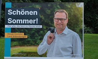 Bürgermeister Lars Bökenkröger wünscht parteilos einen "schönen Sommer". - Ulf Hanke Bürgermeister Lars Bökenkröger wünscht parteilos einen "schönen Sommer". - Ulf Hanke