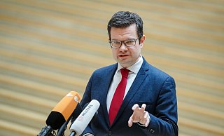 Der neue Bundesjustizminister Marco Buschmann will Verstöße gegen eine mögliche allgemeine Corona-Impfpflicht mit Bußgeldern ahnden. - Foto: Kay Nietfeld/dpa Der neue Bundesjustizminister Marco Buschmann will Verstöße gegen eine mögliche allgemeine Corona-Impfpflicht mit Bußgeldern ahnden. - Foto: Kay Nietfeld/dpa