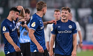 Lachender Dritter, oder Vierter? Außenverteidiger Felix Hagmann (r.) hat beste Chancen, in der DSC-Startelf gegen Magdeburg zu stehen. - Teresa Kröger Lachender Dritter, oder Vierter? Außenverteidiger Felix Hagmann (r.) hat beste Chancen, in der DSC-Startelf gegen Magdeburg zu stehen. - Teresa Kröger