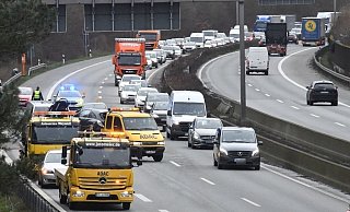 Die Autobahn 33 musste am Montagmorgen kurzzeitig komplett gesperrt werden. - Andreas Eickhoff Die Autobahn 33 musste am Montagmorgen kurzzeitig komplett gesperrt werden. - Andreas Eickhoff