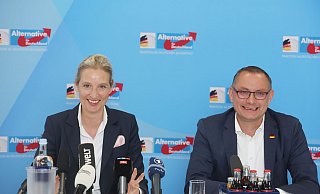 Die Vorsitzendend er AfD Alice Weidel und Tino Chrupalla. - Bodo Schackow/dpa Die Vorsitzendend er AfD Alice Weidel und Tino Chrupalla. - Bodo Schackow/dpa
