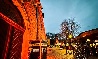 Der Detmolder Weihnachtsmarkt wird in diesem Jahr mithilfe von solchen Videotürmen überwacht - allerdings nur außerhalb der Öffnungszeiten. - Raphael Bartling Der Detmolder Weihnachtsmarkt wird in diesem Jahr mithilfe von solchen Videotürmen überwacht - allerdings nur außerhalb der Öffnungszeiten. - Raphael Bartling