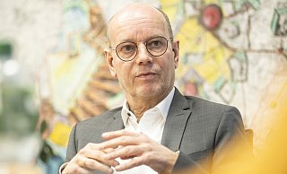 Lebt in Bünde und will der Stadt treu bleiben: Thomas Kunz war seit 2009 Hauptgeschäftsführer des Handelsverbands OWL und geht mit 66 Jahren Ende Februar in den Ruhestand. Sein Nachfolger ist Jan-Erik Weinekötter. - Dieckmann-Fotodesign l Bielefeld Lebt in Bünde und will der Stadt treu bleiben: Thomas Kunz war seit 2009 Hauptgeschäftsführer des Handelsverbands OWL und geht mit 66 Jahren Ende Februar in den Ruhestand. Sein Nachfolger ist Jan-Erik Weinekötter. - Dieckmann-Fotodesign l Bielefeld