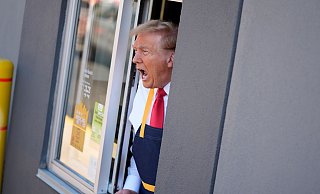 In vielen der Spaßbewertungen wurde Trump ins Lächerliche gezogen. (Archivbild) - Evan Vucci/AP/dpa In vielen der Spaßbewertungen wurde Trump ins Lächerliche gezogen. (Archivbild) - Evan Vucci/AP/dpa