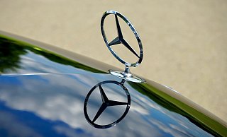 Die Polizei sucht den Fahrer eines schwarzen Mercedes. - Pixabay (Symbolbild) Die Polizei sucht den Fahrer eines schwarzen Mercedes. - Pixabay (Symbolbild)