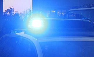 Einige Fahrgäste im Bus stürzten bei der Bremsung des Busses und verletzten sich. Auch der beteiligte Radfahrer soll verletzt worden sein. - dpa Einige Fahrgäste im Bus stürzten bei der Bremsung des Busses und verletzten sich. Auch der beteiligte Radfahrer soll verletzt worden sein. - dpa