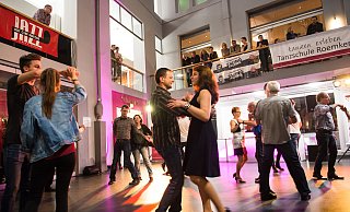 Elsbach Haus: Hier findet das Tanzfestival der Tanzschule Roemkens statt, und hier wird die Kulturnacht eröffnet. Fotos: Ralf Bittner - Ralf Bittner Elsbach Haus: Hier findet das Tanzfestival der Tanzschule Roemkens statt, und hier wird die Kulturnacht eröffnet. Fotos: Ralf Bittner - Ralf Bittner