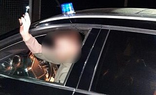 Das nun gesuchte Duo verwendete ein mobiles Blaulicht (wie dieses), um einen Transporter-Fahrer zur Abfahrt von der Autobahn zu bewegen. - Symbolfoto: Polizei Das nun gesuchte Duo verwendete ein mobiles Blaulicht (wie dieses), um einen Transporter-Fahrer zur Abfahrt von der Autobahn zu bewegen. - Symbolfoto: Polizei