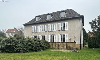 Die ehemalinge Diering-Villa in Halle im Kreis Gütersloh soll abgerissen werden. Die Baugenehmigung für den Neubau eines Komplexes mit zehn Eigentumswohnungen ist bereits erteilt. - Heiko Kaiser Die ehemalinge Diering-Villa in Halle im Kreis Gütersloh soll abgerissen werden. Die Baugenehmigung für den Neubau eines Komplexes mit zehn Eigentumswohnungen ist bereits erteilt. - Heiko Kaiser