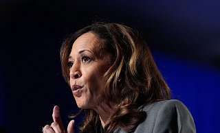 Kamala Harris will sich erneut bei einem TV-Duell mit Donald Trump messen. Doch der blockt bislang ab. - Brynn Anderson/AP/dpa Kamala Harris will sich erneut bei einem TV-Duell mit Donald Trump messen. Doch der blockt bislang ab. - Brynn Anderson/AP/dpa