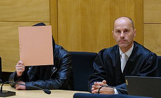 Strafverteidiger Peter Rostek vertritt den angeklagten Bielefelder im Babymord-Prozess vor Gericht. - Andreas Zobe Strafverteidiger Peter Rostek vertritt den angeklagten Bielefelder im Babymord-Prozess vor Gericht. - Andreas Zobe