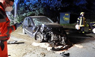 Die Polizei schätzt den Sachschaden auf etwa 5.000 Euro. Das Fahrzeug musste abgeschleppt werden. - Gabriele Grund Die Polizei schätzt den Sachschaden auf etwa 5.000 Euro. Das Fahrzeug musste abgeschleppt werden. - Gabriele Grund