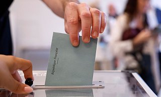 Für Frankreich ist diese Wahl richtungsweisend. (Archivbild) - Jean-Francois Badias/AP/dpa Für Frankreich ist diese Wahl richtungsweisend. (Archivbild) - Jean-Francois Badias/AP/dpa