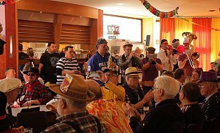 Das Meisterfrühstück mit Musik: eine Szene aus dem Frühjahr bei der 128. Veranstaltung am Rosenmontag. - Dieter Scholz/Archiv Das Meisterfrühstück mit Musik: eine Szene aus dem Frühjahr bei der 128. Veranstaltung am Rosenmontag. - Dieter Scholz/Archiv