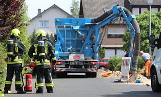 Inzwischen vier Mal sind im Verlauf von Erdarbeiten für Glasfaser Gasleitungen getroffen worden und lösten große Feuerwehreinsätze aus. - Jens Reddeker Inzwischen vier Mal sind im Verlauf von Erdarbeiten für Glasfaser Gasleitungen getroffen worden und lösten große Feuerwehreinsätze aus. - Jens Reddeker