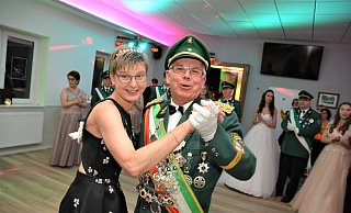 Das Königspaar Hildegard und Hermann-Josef Brummelte der St.-Achatius-Schützenbruderschaft hatte den Winterball am 1. Februar noch mit einem Tanz eröffnet. - Karin Prignitz Das Königspaar Hildegard und Hermann-Josef Brummelte der St.-Achatius-Schützenbruderschaft hatte den Winterball am 1. Februar noch mit einem Tanz eröffnet. - Karin Prignitz
