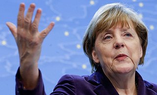 Angela Merkel hatte 2015 zusammen mit Frankreich bei den Verhandlungen zu einem Friedensplan für die Ostukraine vermittelt. (Archivbild). - Foto: Olivier Hoslet/EPA/dpa Angela Merkel hatte 2015 zusammen mit Frankreich bei den Verhandlungen zu einem Friedensplan für die Ostukraine vermittelt. (Archivbild). - Foto: Olivier Hoslet/EPA/dpa