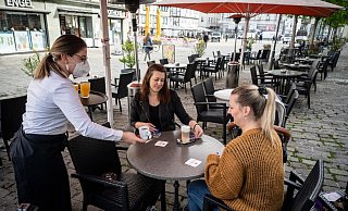 In einzelnen Modellregionen darf die Gastronomie wieder öffnen. Hygiene-Regeln gelten weiterhin. - picture alliance In einzelnen Modellregionen darf die Gastronomie wieder öffnen. Hygiene-Regeln gelten weiterhin. - picture alliance
