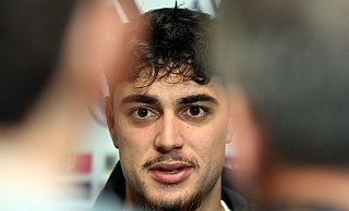 Aleksandar Pavlovic und die Fragen zu seinen Zwangspausen: «Es nervt.» - Federico Gambarini/dpa Aleksandar Pavlovic und die Fragen zu seinen Zwangspausen: «Es nervt.» - Federico Gambarini/dpa