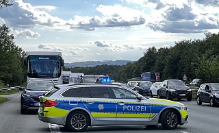 In Fahrtrichtung Dortmund geht auf der A2 momentan nichts mehr. Die drei Fahrspuren sind wegen eines Unfalls komplett blockiert. - Symbolfoto: Paul Brinkmann In Fahrtrichtung Dortmund geht auf der A2 momentan nichts mehr. Die drei Fahrspuren sind wegen eines Unfalls komplett blockiert. - Symbolfoto: Paul Brinkmann