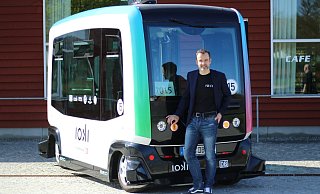 Die Deutsche Bahn will mit einer digitalen Version des Anrufsammeltaxis der Mobilitätsmarke ioki ihren Kunden eine besser vernetzte Mobilität bieten. - IOKI Die Deutsche Bahn will mit einer digitalen Version des Anrufsammeltaxis der Mobilitätsmarke ioki ihren Kunden eine besser vernetzte Mobilität bieten. - IOKI