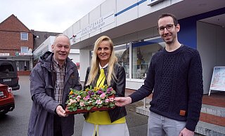 Andreas Dix (Markisen-Zentrum Dix), Sandra Landwehr-Sahner (LVM) und Lars Melches (Sanitätshaus Lothar Melches) von der Werbegemeinschaft Bruchmühlen laden zum Frühlingsfest ein. - Niklas Krämer Andreas Dix (Markisen-Zentrum Dix), Sandra Landwehr-Sahner (LVM) und Lars Melches (Sanitätshaus Lothar Melches) von der Werbegemeinschaft Bruchmühlen laden zum Frühlingsfest ein. - Niklas Krämer