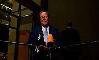 Nach der Wahlniederlage in Erklärungsnot: Armin Laschet, Kanzlerkandidat der Union und Ministerpräsident von NRW. - AFP Nach der Wahlniederlage in Erklärungsnot: Armin Laschet, Kanzlerkandidat der Union und Ministerpräsident von NRW. - AFP
