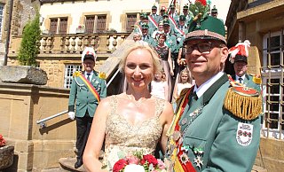 Maria und Markus Pastoors sind das strahlend Königspaar der St.-Fabian-und-Sebastian-Schützen. - Burkhard Battran Maria und Markus Pastoors sind das strahlend Königspaar der St.-Fabian-und-Sebastian-Schützen. - Burkhard Battran