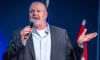 Wie geht der ESC für TV-Entertainer Stefan Raab und Deutschland aus? (Archivbild) - Jens Büttner/dpa Wie geht der ESC für TV-Entertainer Stefan Raab und Deutschland aus? (Archivbild) - Jens Büttner/dpa