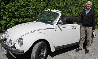 Die gebogene Windschutzscheibe und die als Elefantenfüße bezeichneten Rückleuchten kennzeichnen die letzte Entwicklungsstufe des Volkswagens. Aus knapp 1,6 Litern Hubraum mobilisiert der verbaute Vierzylinder-Boxermotor 50 PS und beschleunigt damit den 940 kg wiegenden Viersitzer auf rund 130 km/h. - Jörg Militzer Die gebogene Windschutzscheibe und die als Elefantenfüße bezeichneten Rückleuchten kennzeichnen die letzte Entwicklungsstufe des Volkswagens. Aus knapp 1,6 Litern Hubraum mobilisiert der verbaute Vierzylinder-Boxermotor 50 PS und beschleunigt damit den 940 kg wiegenden Viersitzer auf rund 130 km/h. - Jörg Militzer