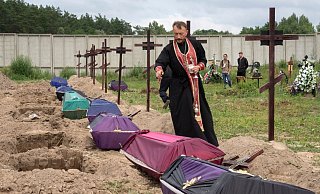 Im Zuge des russischen Angriffskrieges wurden viele Menschen getötet. - Efrem Lukatsky/AP/dpa Im Zuge des russischen Angriffskrieges wurden viele Menschen getötet. - Efrem Lukatsky/AP/dpa