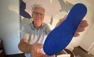 Der ehemalige Einkaufsdirektor der Gerry Weber AG, Achim Helbig, erzählt gerne von seinem Job bei dem Haller Modeunternehmen, macht aber auch keine Hehl daraus, dass ihn die Tätigkeit zunehmend belastet hat. - Frank Jasper Der ehemalige Einkaufsdirektor der Gerry Weber AG, Achim Helbig, erzählt gerne von seinem Job bei dem Haller Modeunternehmen, macht aber auch keine Hehl daraus, dass ihn die Tätigkeit zunehmend belastet hat. - Frank Jasper