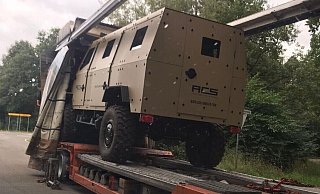 Ein Anwohner hat diesen Auflieger fotografiert, mit dem Fahrzeuge zum Schießstand transportiert wurden. - Privat Ein Anwohner hat diesen Auflieger fotografiert, mit dem Fahrzeuge zum Schießstand transportiert wurden. - Privat
