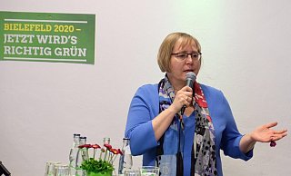 Sie nimmt es mit Pit Clausen und Ralf Nettelstroth auf: Kerstin Haarmann (53, Grüne) will Oberbürgermeisterin werden. - NW Sie nimmt es mit Pit Clausen und Ralf Nettelstroth auf: Kerstin Haarmann (53, Grüne) will Oberbürgermeisterin werden. - NW