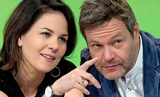 Annalena Baerbock und Robert Habeck wollen die K-Frage zunächst untereinander klären. - Foto: Hendrik Schmidt/zb/dpa Annalena Baerbock und Robert Habeck wollen die K-Frage zunächst untereinander klären. - Foto: Hendrik Schmidt/zb/dpa