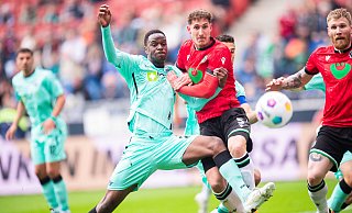 Ilyas Ansah (l.) hofft im Heimspiel gegen Hannover auf sein Startelfdebüt. Dann würde es der SCP-Stürmer unter anderem wieder mit 96-Verteidiger Phil Neumann zu tun bekommen. - IMAGO/Noah Wedel Ilyas Ansah (l.) hofft im Heimspiel gegen Hannover auf sein Startelfdebüt. Dann würde es der SCP-Stürmer unter anderem wieder mit 96-Verteidiger Phil Neumann zu tun bekommen. - IMAGO/Noah Wedel