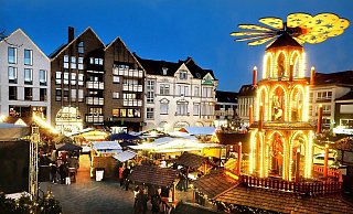 Der Gütersloher Weihnachtsmarkt punktet bei Besuchern besonders mit dem traditionellen Dorf und den zahlreichen Fotomotiven. - Andreas Frücht Der Gütersloher Weihnachtsmarkt punktet bei Besuchern besonders mit dem traditionellen Dorf und den zahlreichen Fotomotiven. - Andreas Frücht