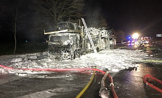 Ein brennender LKW führt zu Verkehrsbehinderungen auf der A2. - Freiwillige Feuerwehr Bad Salzuflen Ein brennender LKW führt zu Verkehrsbehinderungen auf der A2. - Freiwillige Feuerwehr Bad Salzuflen