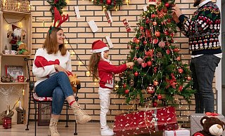 Weihnachtsgrüße für die ganze Familie: Oma, Opa, Mama und Papa freuen sich über Weihnachtsgrüße – wir verraten Ihnen, welche besonders lustig und besinnlich sind. - Symbolbild/Pixabay Weihnachtsgrüße für die ganze Familie: Oma, Opa, Mama und Papa freuen sich über Weihnachtsgrüße – wir verraten Ihnen, welche besonders lustig und besinnlich sind. - Symbolbild/Pixabay