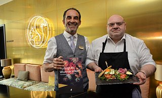 Hoteldirektor Mohammed Amzou (l.) freut sich, dass er mit Arturo Di Giorgio einen erfahrenen Koch hat gewinnen können. - Karin Prignitz Hoteldirektor Mohammed Amzou (l.) freut sich, dass er mit Arturo Di Giorgio einen erfahrenen Koch hat gewinnen können. - Karin Prignitz