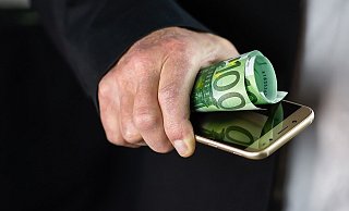 Ältere Menschen wünschen sich Unterstützung bei der Beratung im Bereich digitaler Anwendungen und Online-Banking. Die Banken haben verschiedene Mittel und Wege, um alle Kunden zu erreichen. Symbolfoto: Pixabay - Pixabay Ältere Menschen wünschen sich Unterstützung bei der Beratung im Bereich digitaler Anwendungen und Online-Banking. Die Banken haben verschiedene Mittel und Wege, um alle Kunden zu erreichen. Symbolfoto: Pixabay - Pixabay