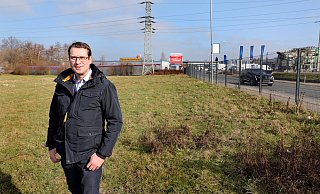 Jobst Friedrich Münter will auf dem Grundstück zwischen dem Showroom des Krankenhausbettenherstellers Stiegelmeyer und dem Gelände der Plüsch-Autowäsche aan der Füllenbruchstraße eine neue, große Waschanlage bauen. - Frank-Michael Kiel-Steinkamp Jobst Friedrich Münter will auf dem Grundstück zwischen dem Showroom des Krankenhausbettenherstellers Stiegelmeyer und dem Gelände der Plüsch-Autowäsche aan der Füllenbruchstraße eine neue, große Waschanlage bauen. - Frank-Michael Kiel-Steinkamp