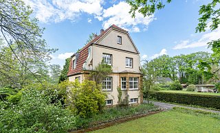 Das fast 100 Jahre alte Stadthaus wurde vom Vermessungstechniker Erich Null erbaut. - Von Poll Immobilien Das fast 100 Jahre alte Stadthaus wurde vom Vermessungstechniker Erich Null erbaut. - Von Poll Immobilien