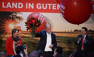 Stephan Weil, Ministerpräsident von Niedersachsen, auf der SPD-Wahlparty. - Bernd von Jutrczenka/dpa Stephan Weil, Ministerpräsident von Niedersachsen, auf der SPD-Wahlparty. - Bernd von Jutrczenka/dpa